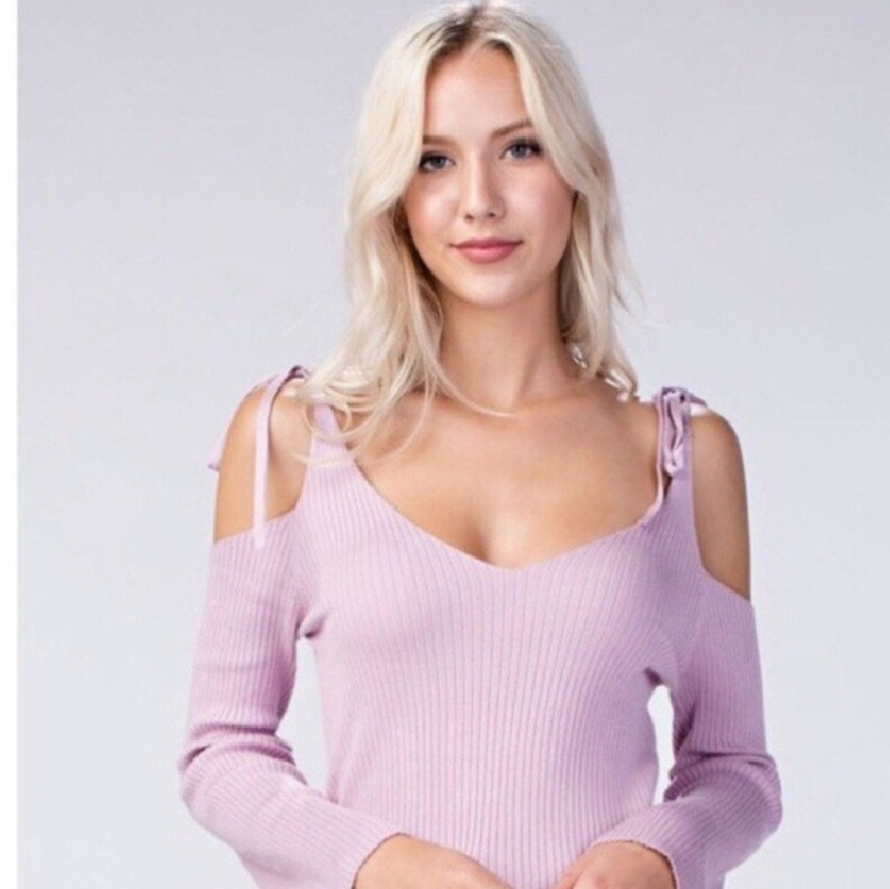 Cold-shoulder lavender ribbed long sleeve